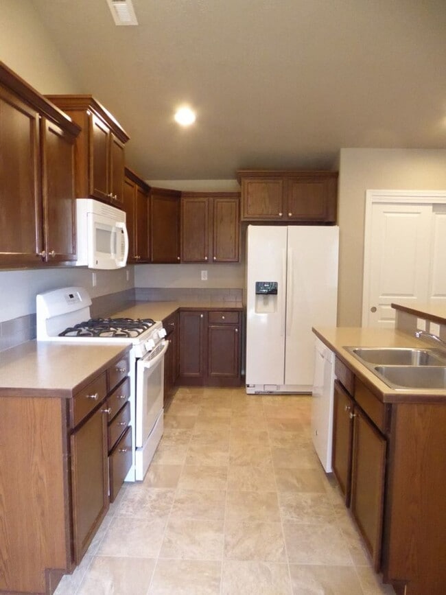 Building Photo - 21144 Darnel Ave