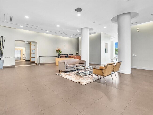 Building Photo - 665 NE 25th St