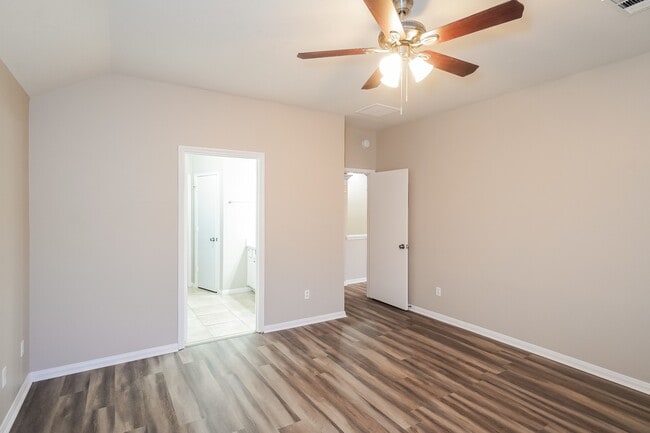 Building Photo - 6723 River Rd