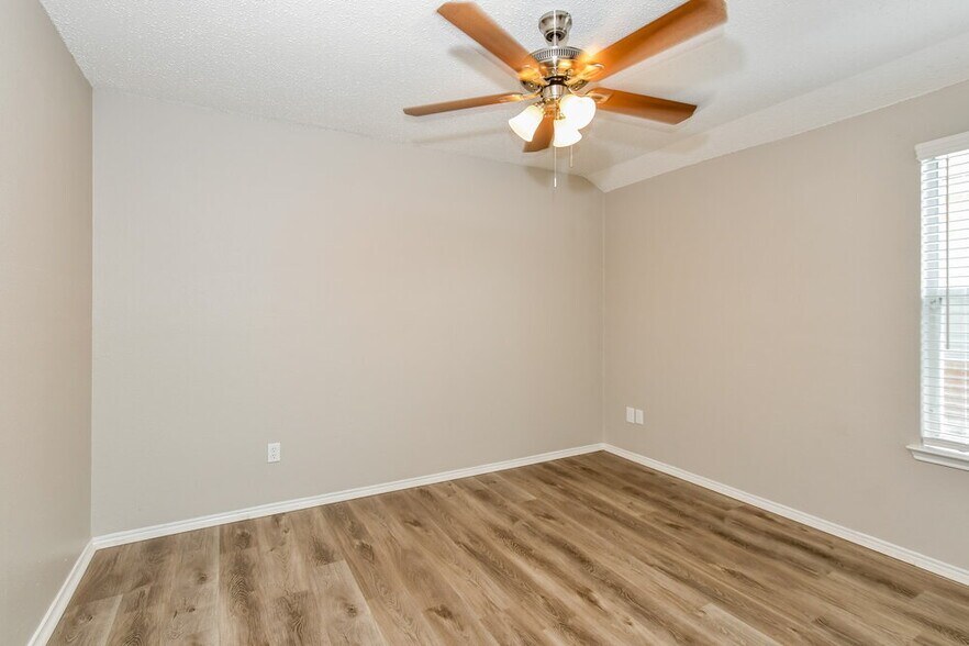Building Photo - 2208 Sumac Dr
