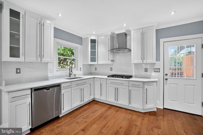 Building Photo - 1959 H St NE