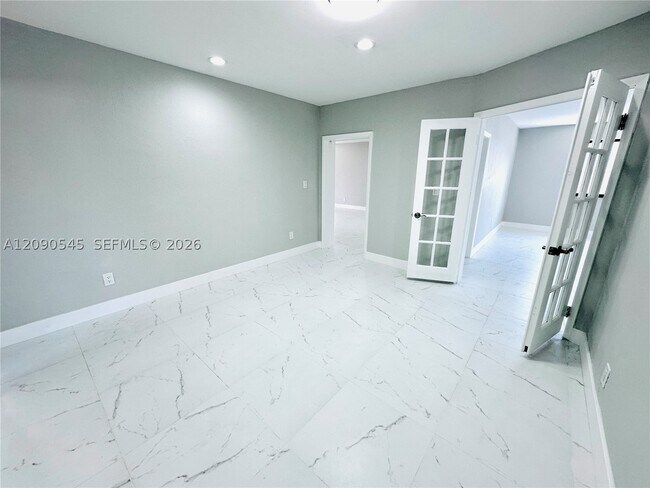 Building Photo - 201 SW 40th Ave