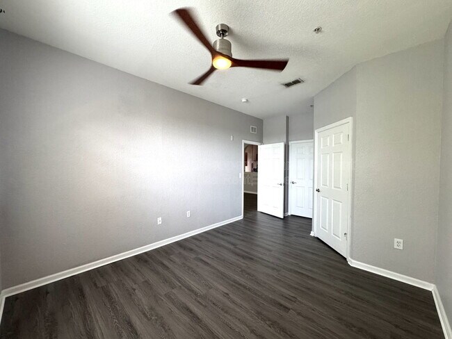 Building Photo - 8660 Buccilli Dr