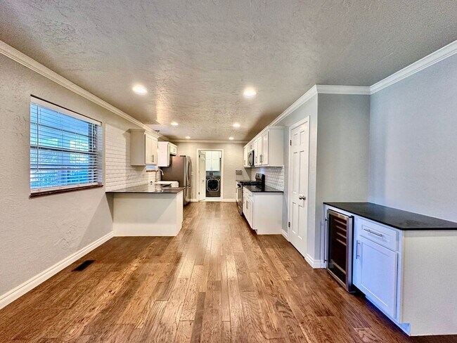 Building Photo - 3 Bed Home OKC - Move in Deposit-Free! (If Qualified)