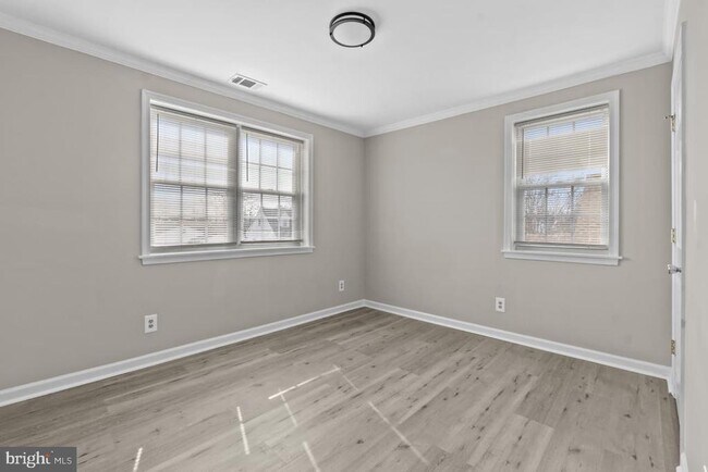 Building Photo - 2528 Wendover Rd