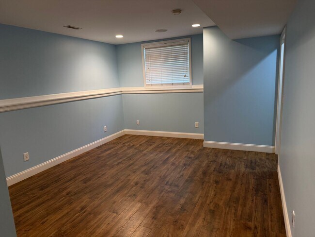 Building Photo - 2550 Cleinview Ave