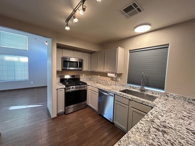 Building Photo - No HOA 3-Bedroom 2.5-Bathroom Home!