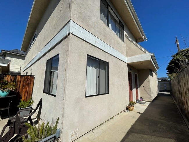 Primary Photo - Upgraded 1+1 Midtown Duplex