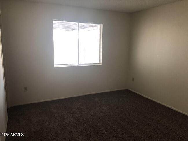Building Photo - 26 E Duke Dr