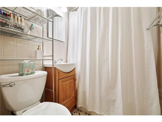 Building Photo - SINGLE FAMILY HOME! 3 CAR GARAGE BLOCKS FROM CAMDEN + NORTHEAST MPLS!