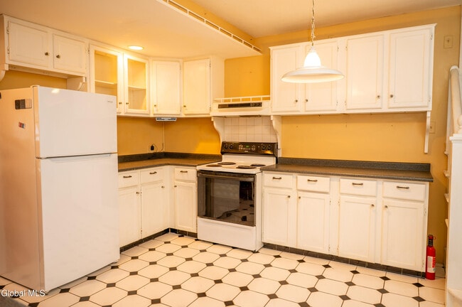 Building Photo - 1347 Union St