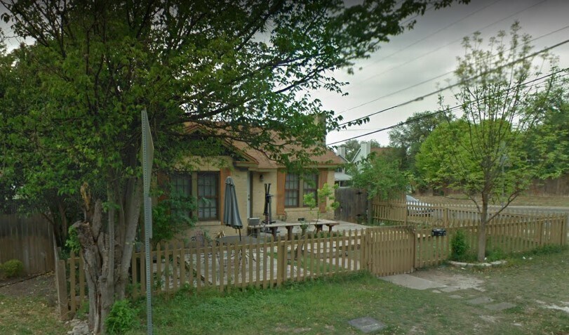 Building Photo - 2400 Forest Ave