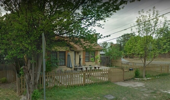 Building Photo - 2400 Forest Ave