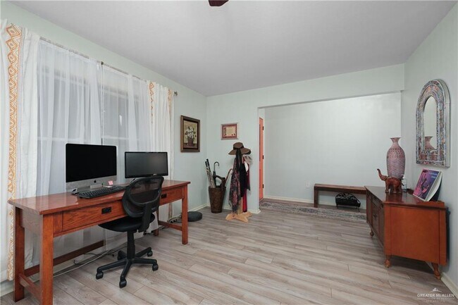 Building Photo - 22 W Esperanza Ave