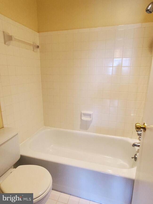 Building Photo - 6050 California Cir