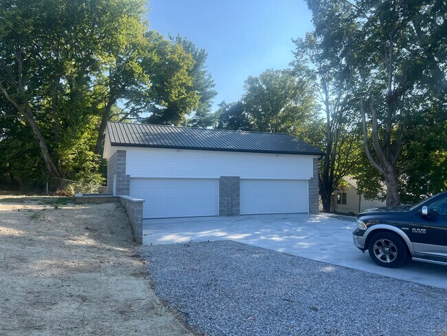 Building Photo - 205 Walker St