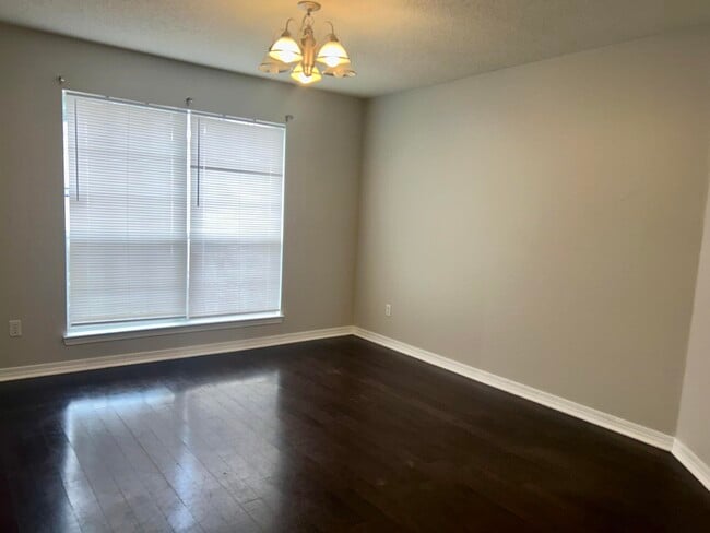 Building Photo - 218 Trish Dr