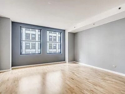 Building Photo - 5 N Wabash Ave