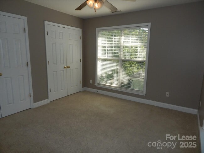 Building Photo - 307 Alabarda Ln