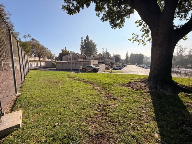 Building Photo - 2 Bed, 2 Bath Fullerton Condo For Rent w/ ...