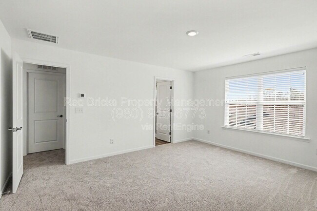 Building Photo - 1706 Heron Ct