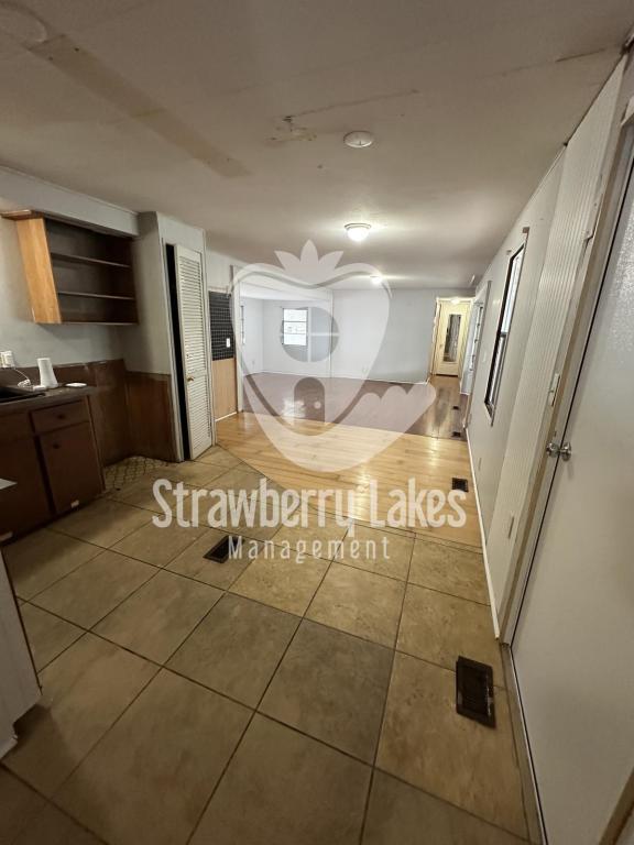 Building Photo - 121 Lakeside Dr