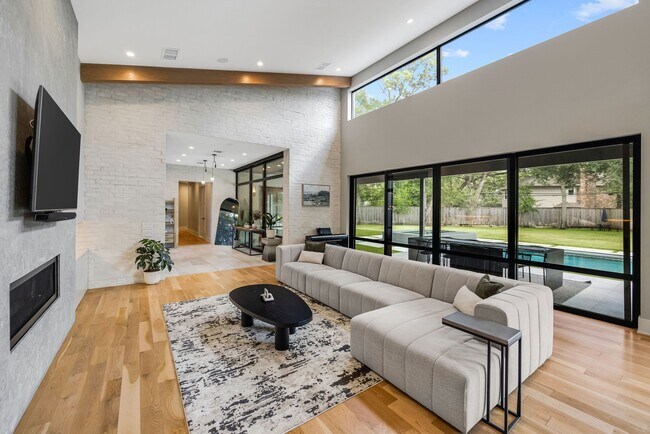 Building Photo - 12427 Pebblebrook Dr