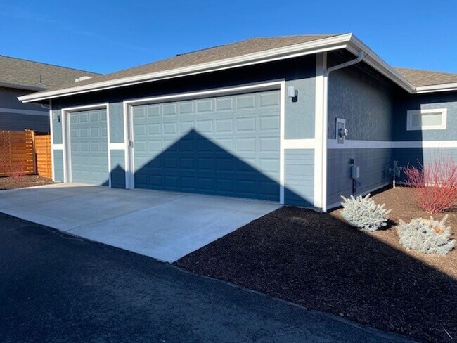 Building Photo - 20781 Kilbourne Loop