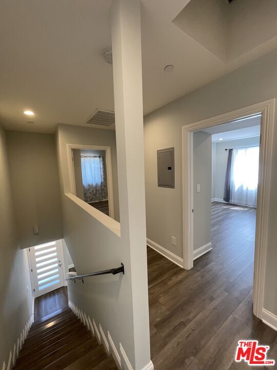 Building Photo - 4710 W Maplewood Ave