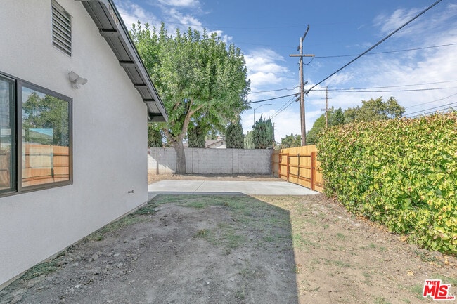 Building Photo - 7309 N Wilbur Ave