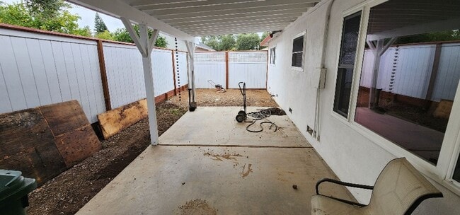 Building Photo - Updated Fair Oaks Beauty!