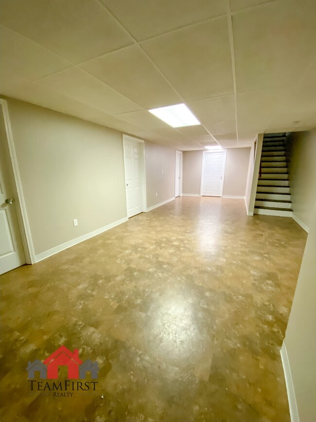 Building Photo - 1256 Crown Ct