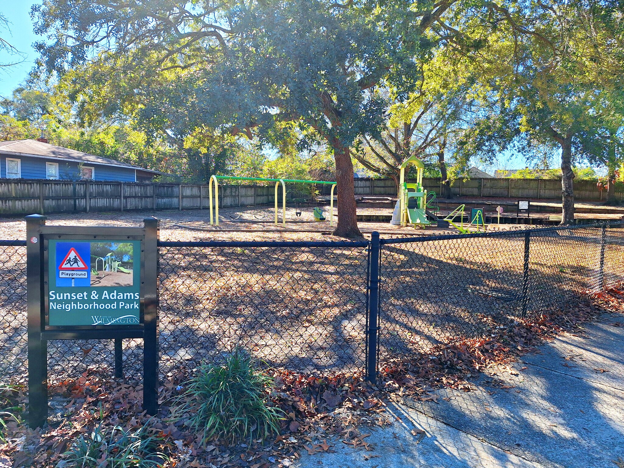 Building Photo - 1927 Monroe St