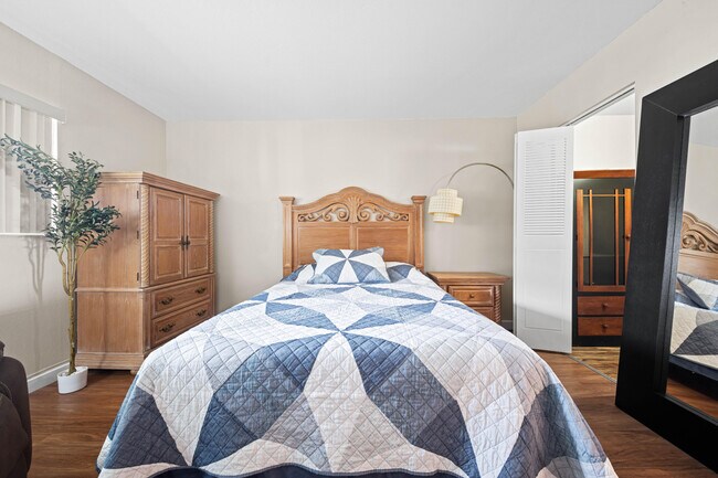 Building Photo - 336 Brittany Ave