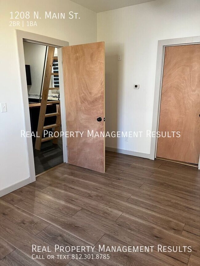 Building Photo - 1208 N Main St