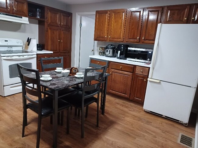 Building Photo - 4538 Fairpark Ave