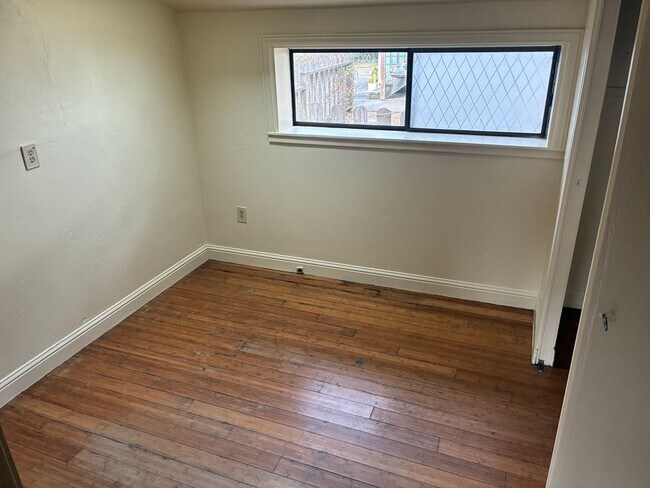 Building Photo - 3260 West End Rd