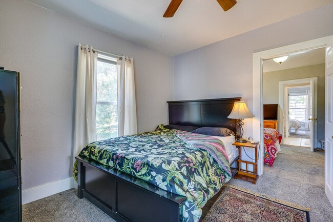 Building Photo - 2509 E Routt Ave