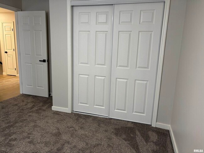 Building Photo - 3326 Jennings Dr