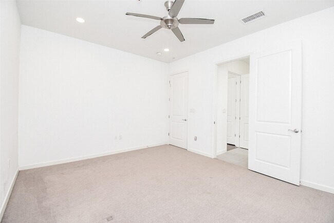 Building Photo - 4820 Caroline St