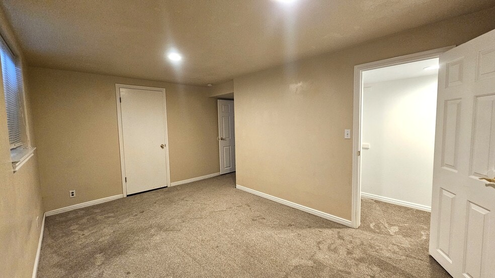 Building Photo - 512 E 5900 S