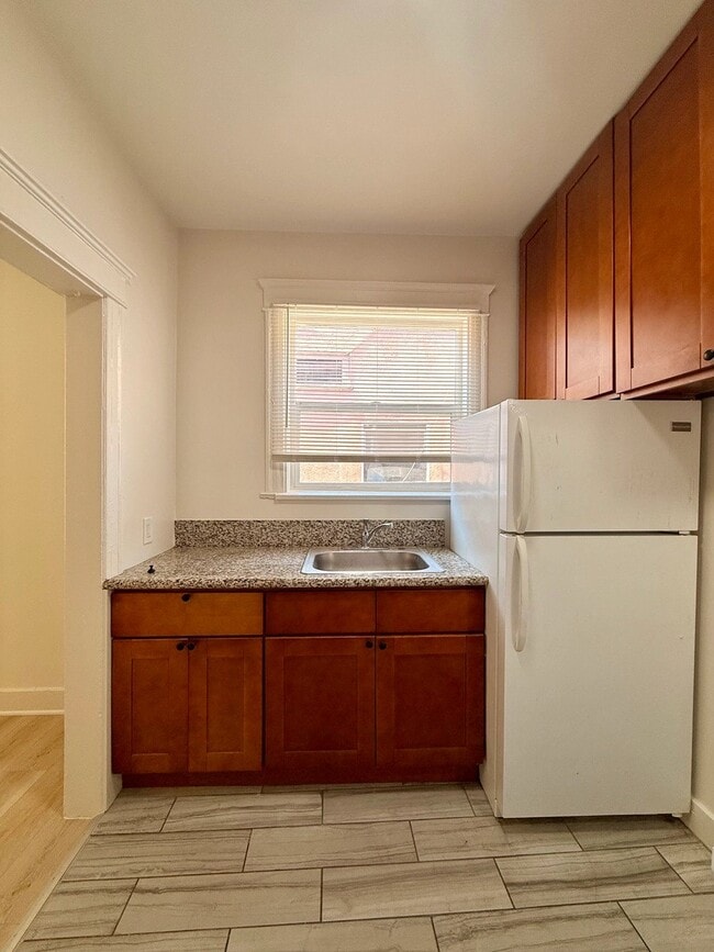 Interior Photo - 3057 Leeward Avenue,