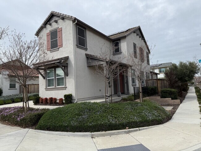 Building Photo - Beautiful 4 Bedroom, 3 Bath Home with Solar in Highly Desired Tracy Hills Community