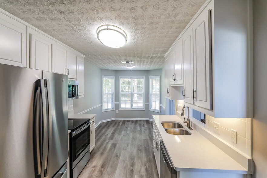 Building Photo - 663 Stonecrest Dr