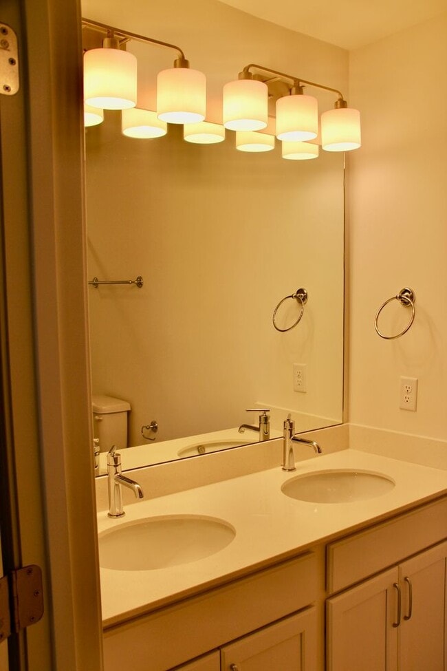 Building Photo - 464 Blair Rd