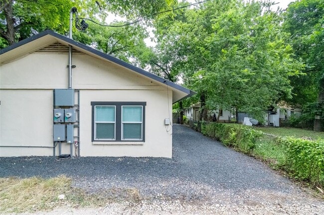 Building Photo - 1507 Holly St