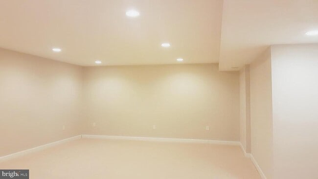 Building Photo - 410 Robena Way