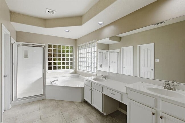 Building Photo - 5813 Miramonte Dr