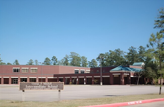 Building Photo - 102 N Holly Laurel Cir