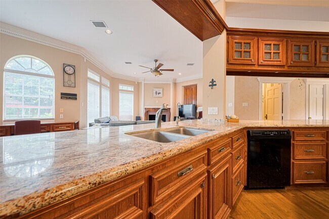 Building Photo - 3665 Maranatha Dr